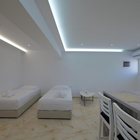 Livia'S Guesthouse Ksamil Bagian luar foto
