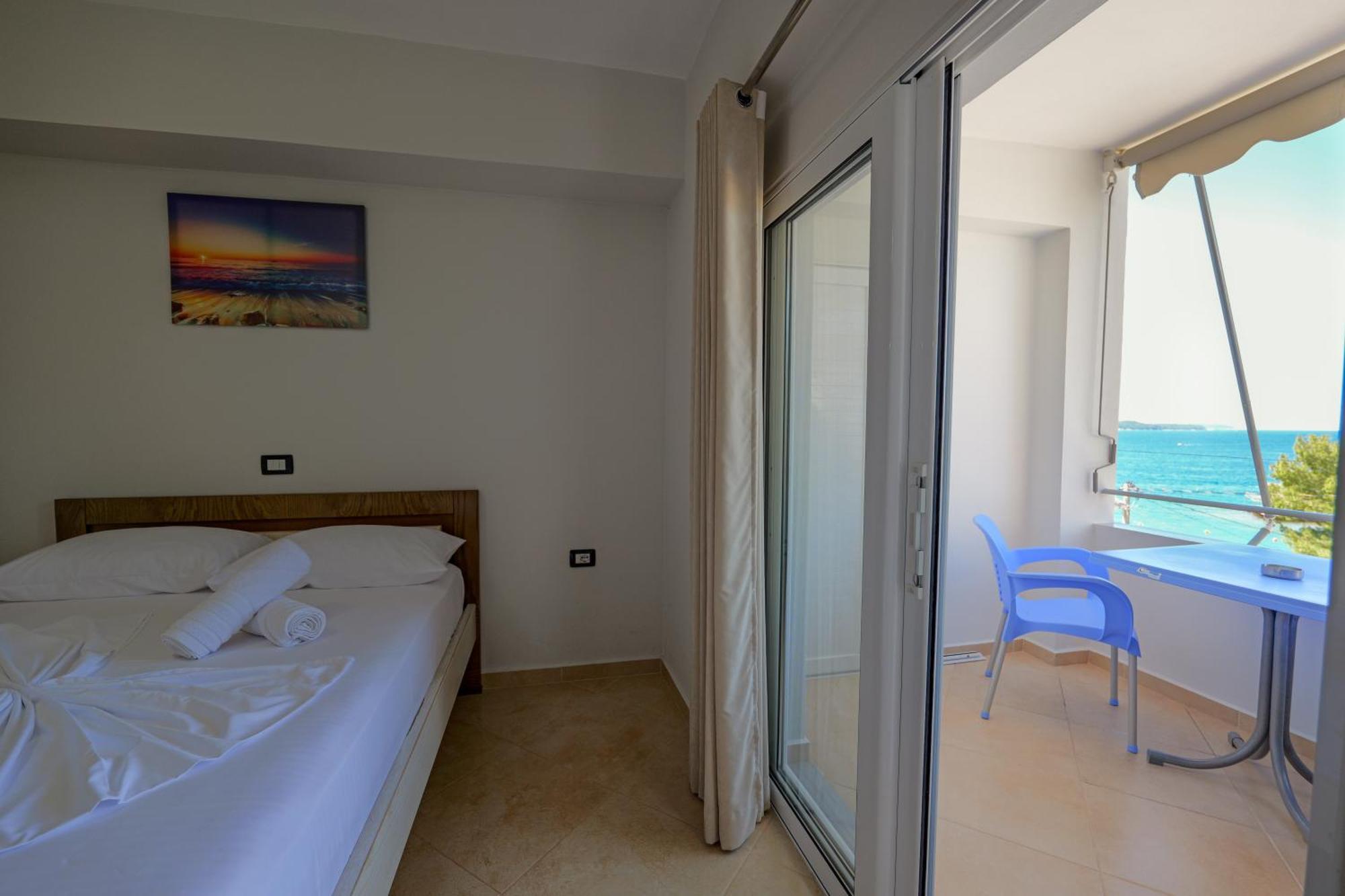 Livia'S Guesthouse Ksamil Bagian luar foto