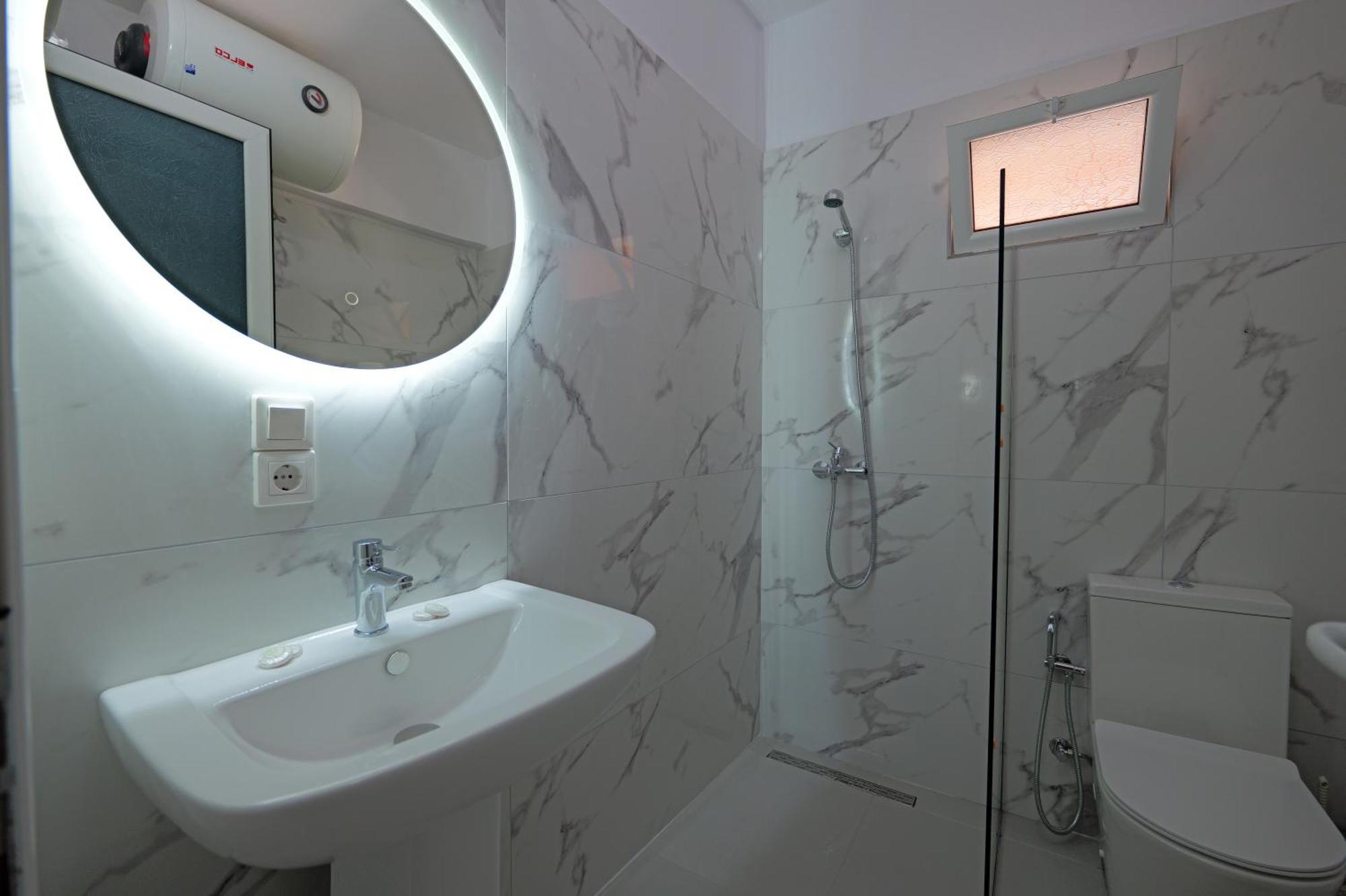 Livia'S Guesthouse Ksamil Bagian luar foto