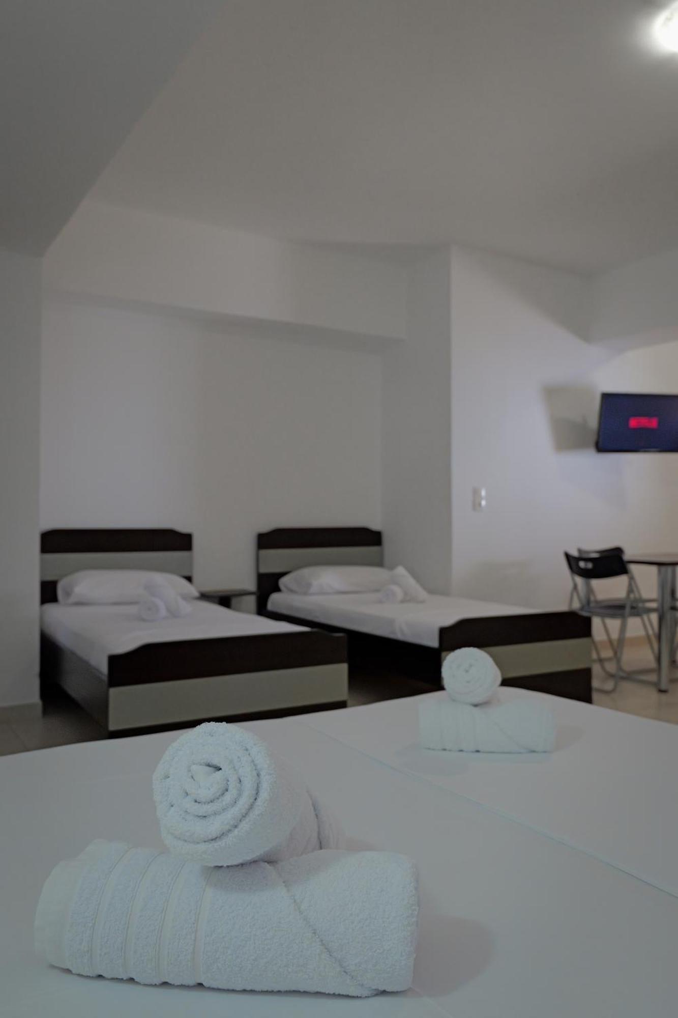 Livia'S Guesthouse Ksamil Bagian luar foto