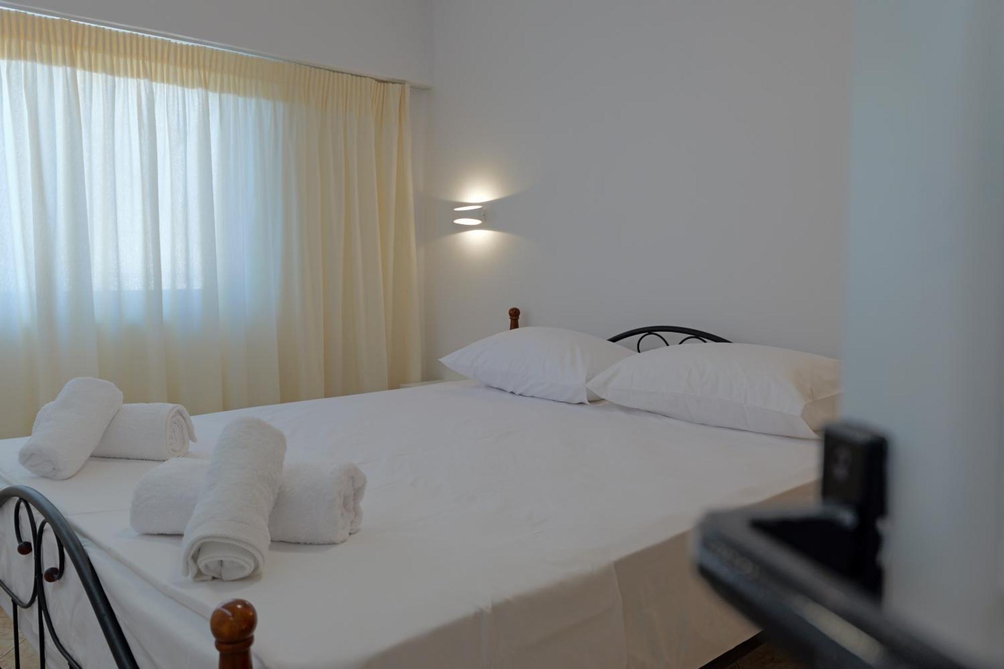 Livia'S Guesthouse Ksamil Bagian luar foto