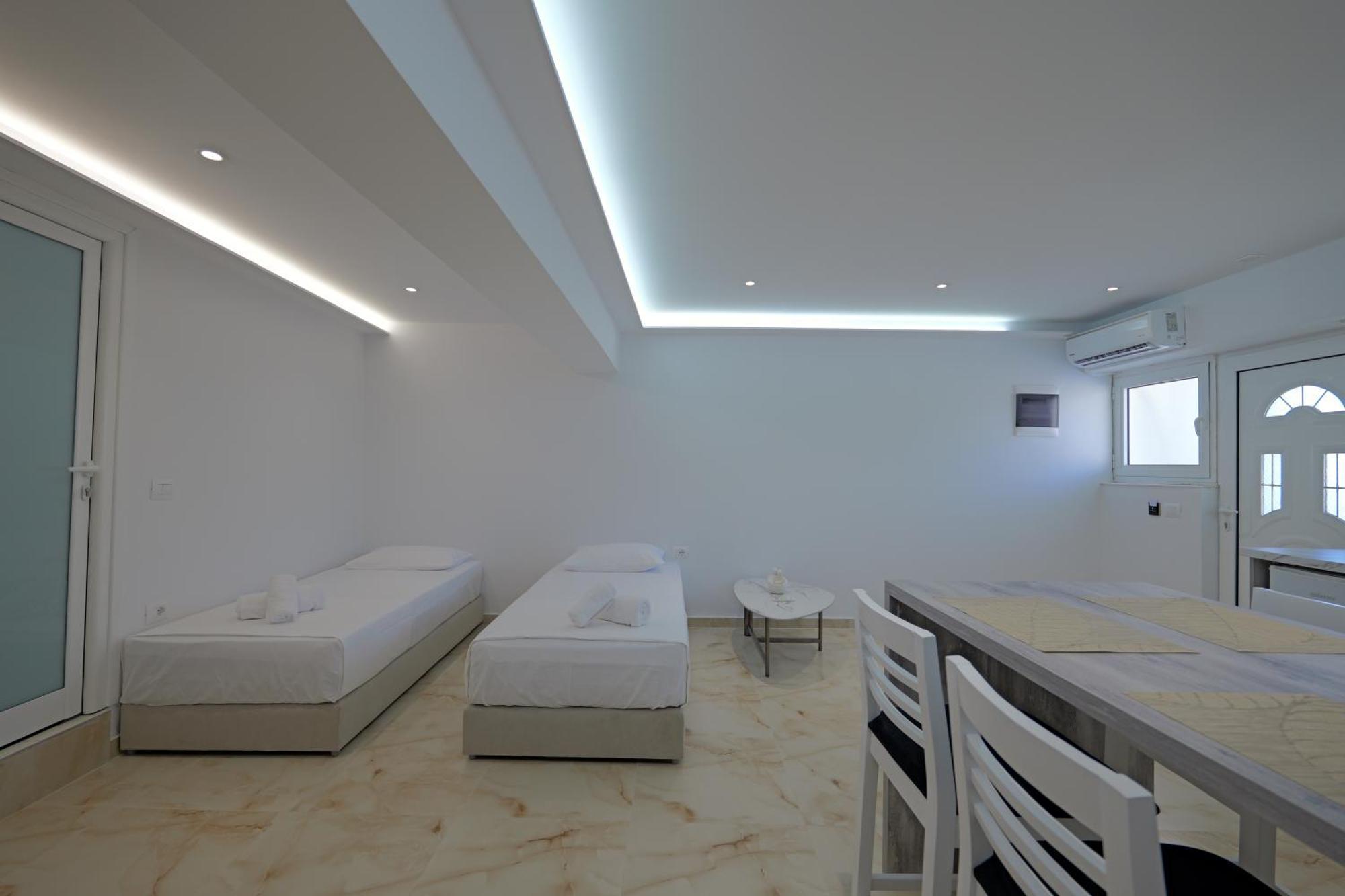 Livia'S Guesthouse Ksamil Bagian luar foto