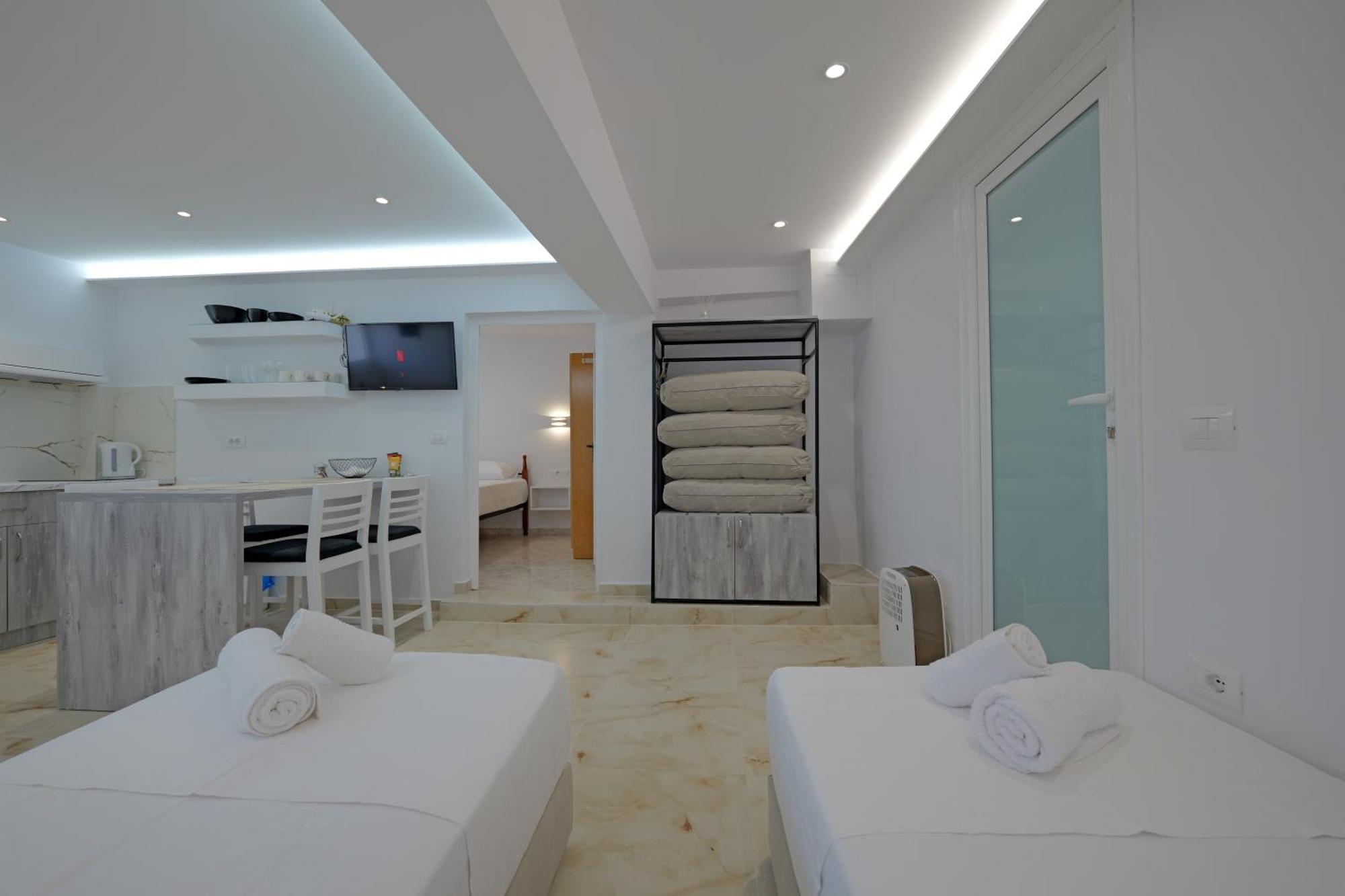 Livia'S Guesthouse Ksamil Bagian luar foto