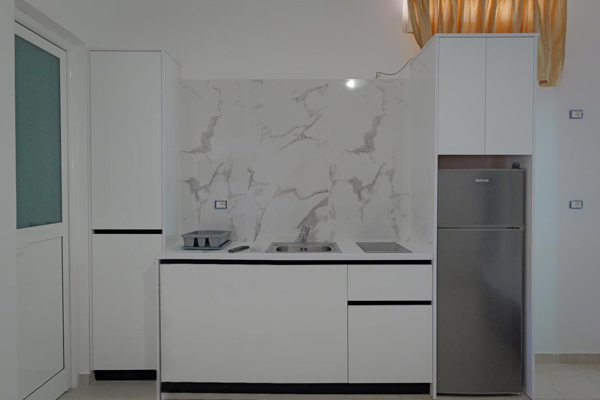 Livia'S Guesthouse Ksamil Bagian luar foto