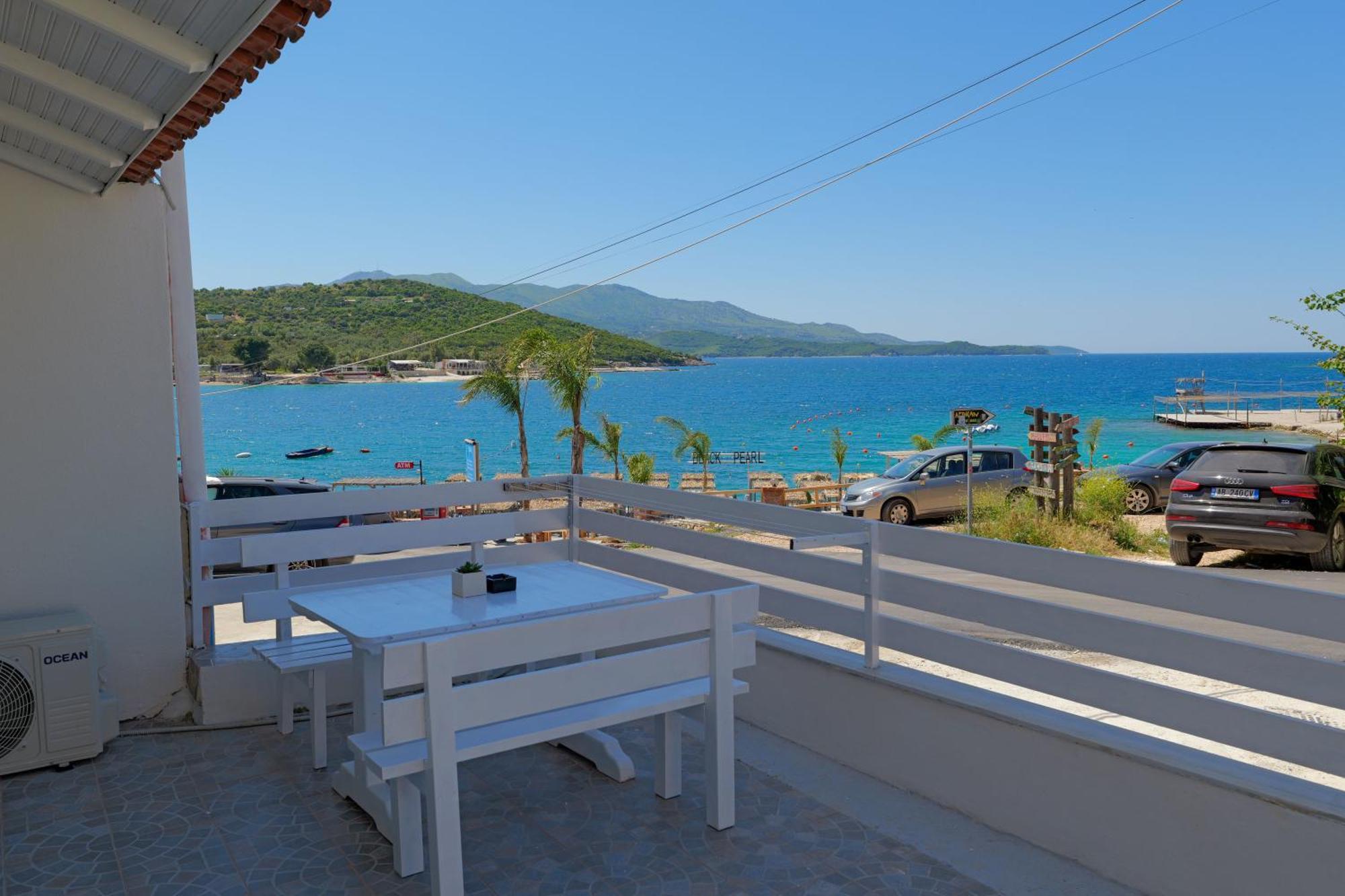Livia'S Guesthouse Ksamil Bagian luar foto