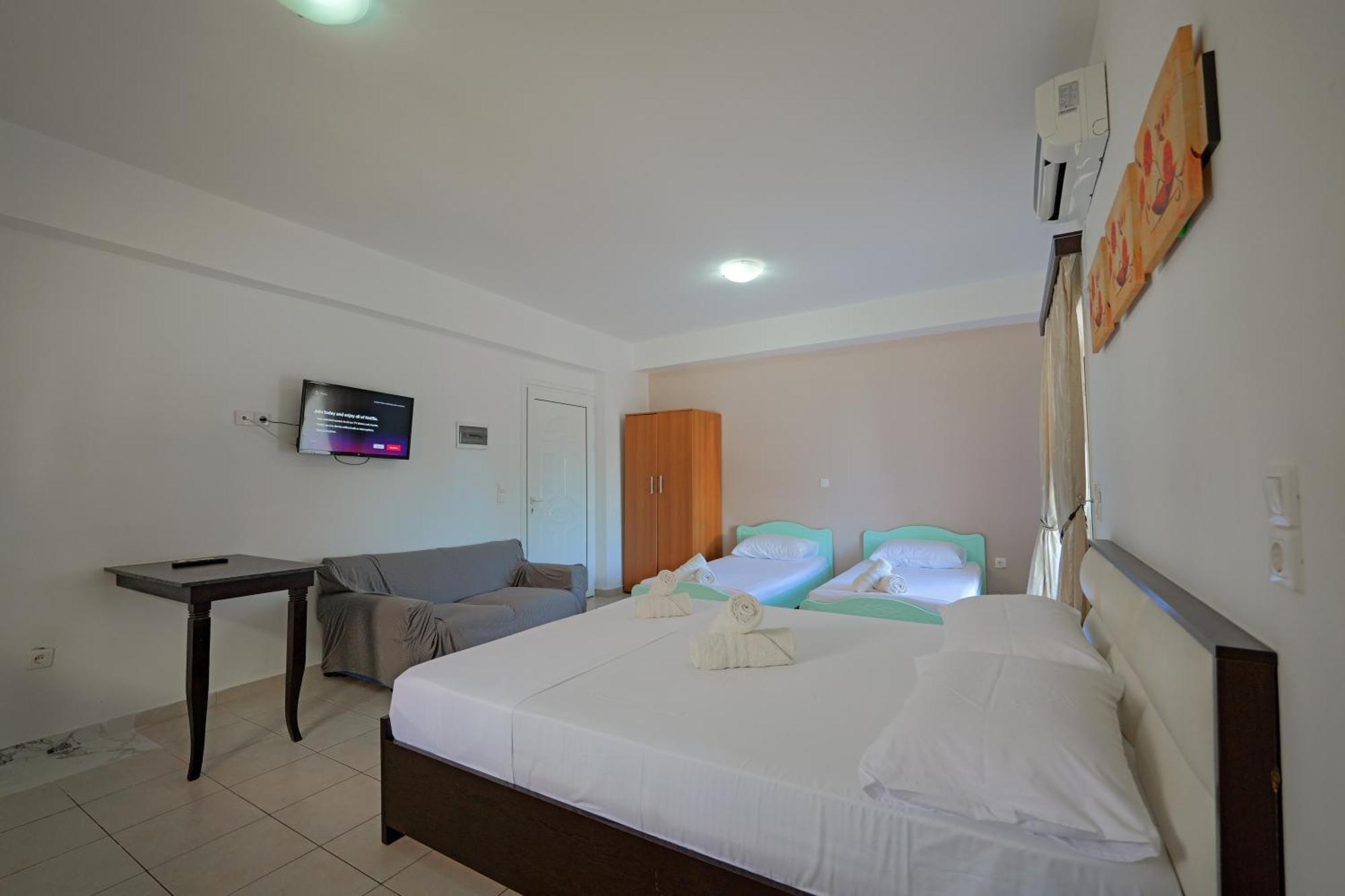 Livia'S Guesthouse Ksamil Bagian luar foto