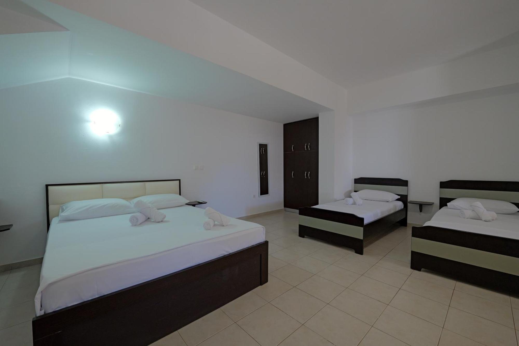 Livia'S Guesthouse Ksamil Bagian luar foto
