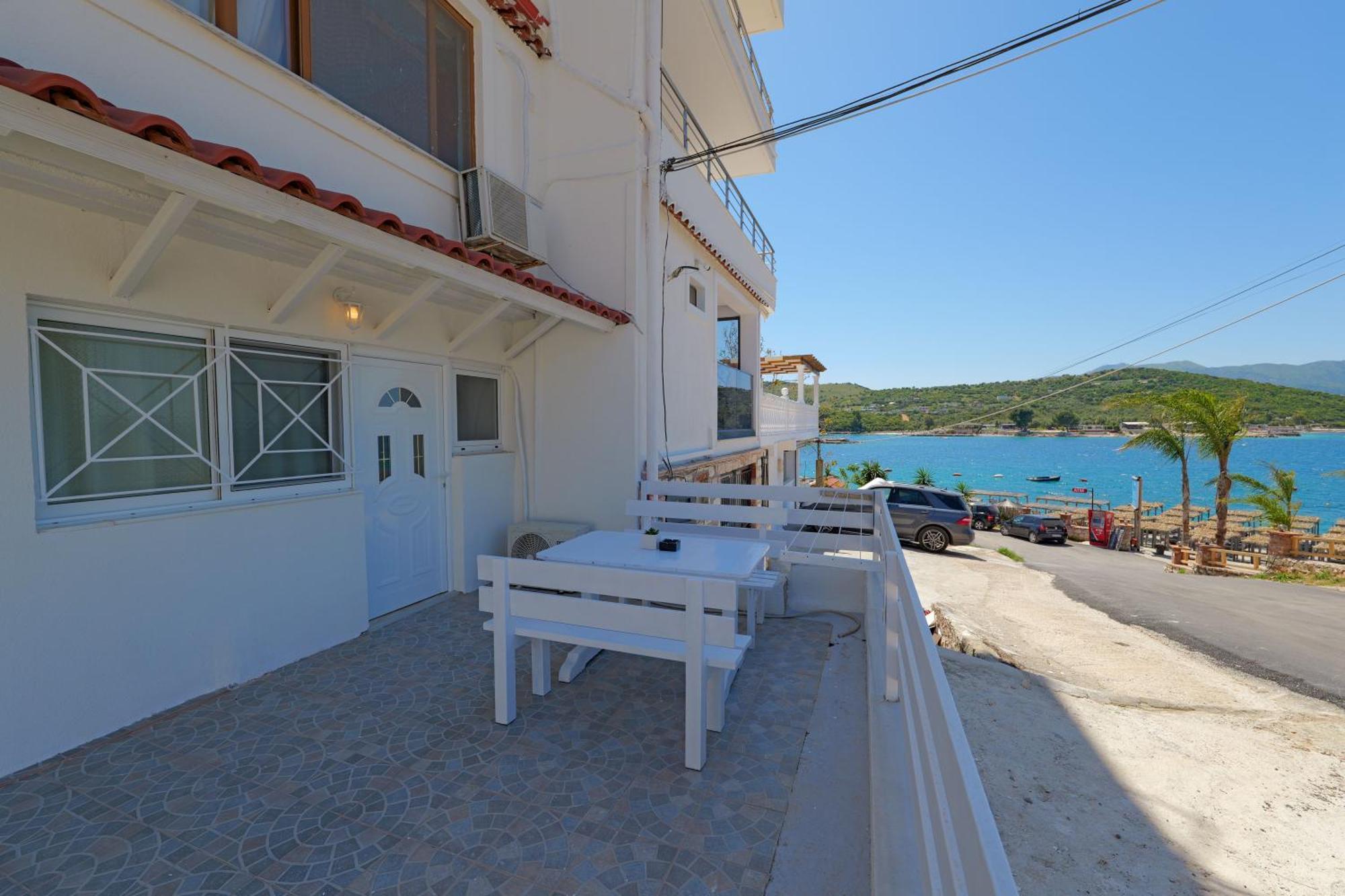 Livia'S Guesthouse Ksamil Bagian luar foto