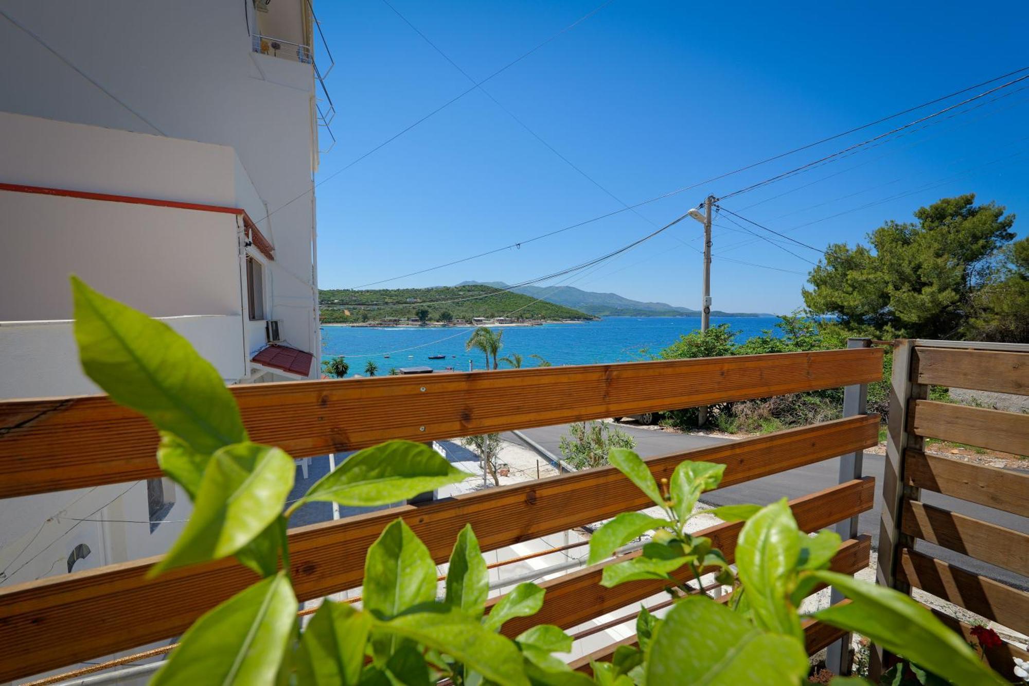 Livia'S Guesthouse Ksamil Bagian luar foto
