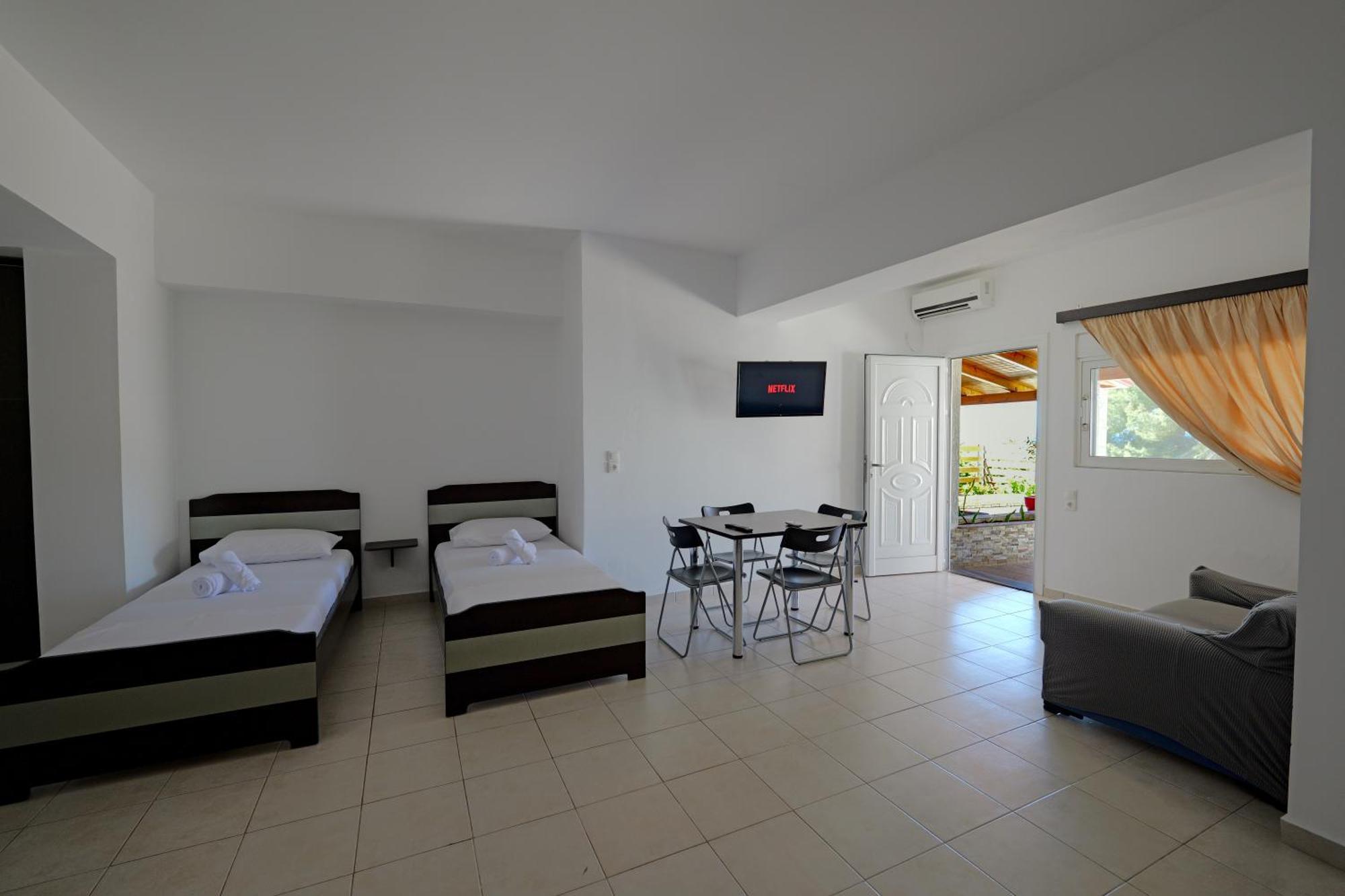 Livia'S Guesthouse Ksamil Bagian luar foto