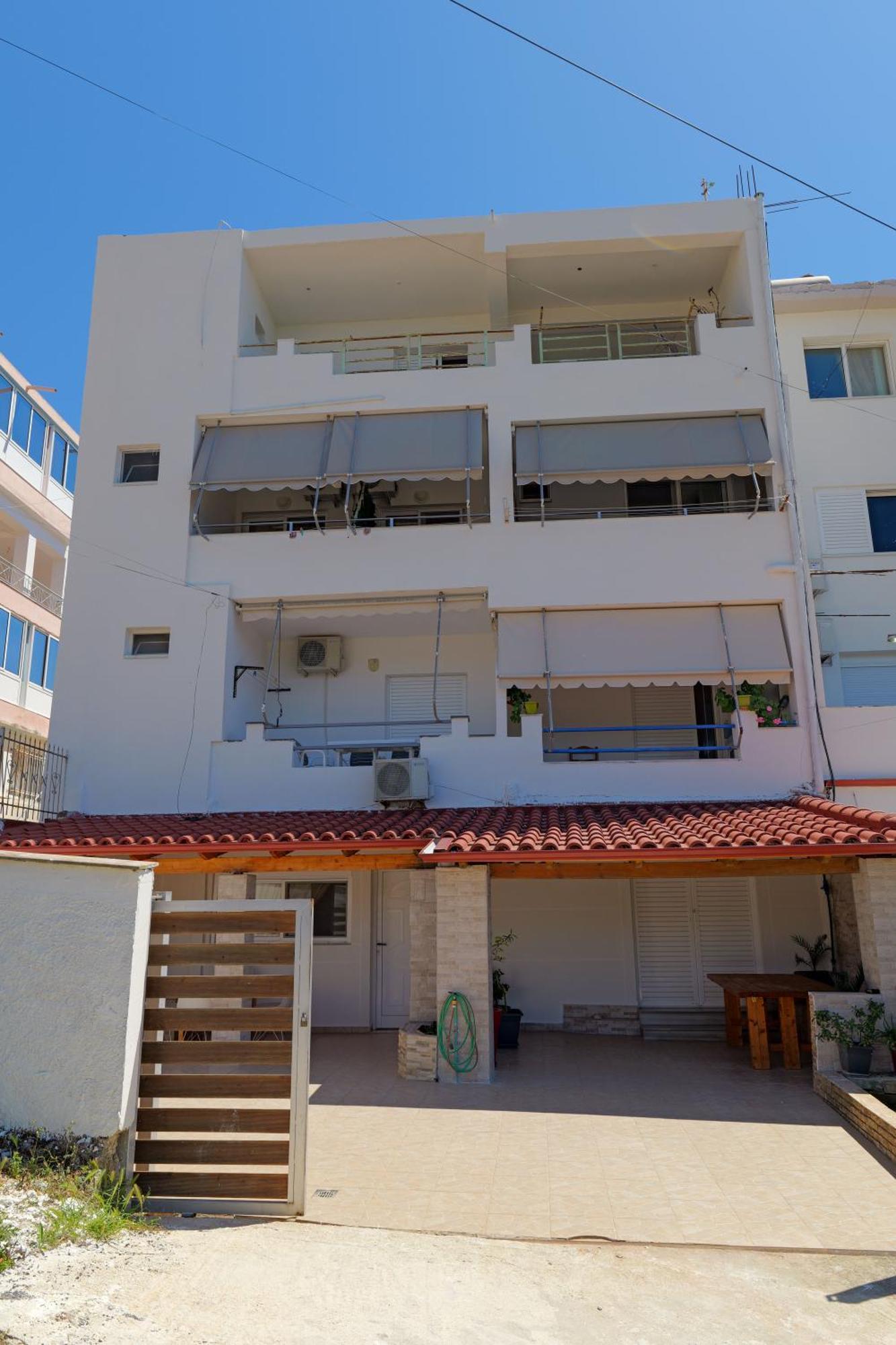 Livia'S Guesthouse Ksamil Bagian luar foto