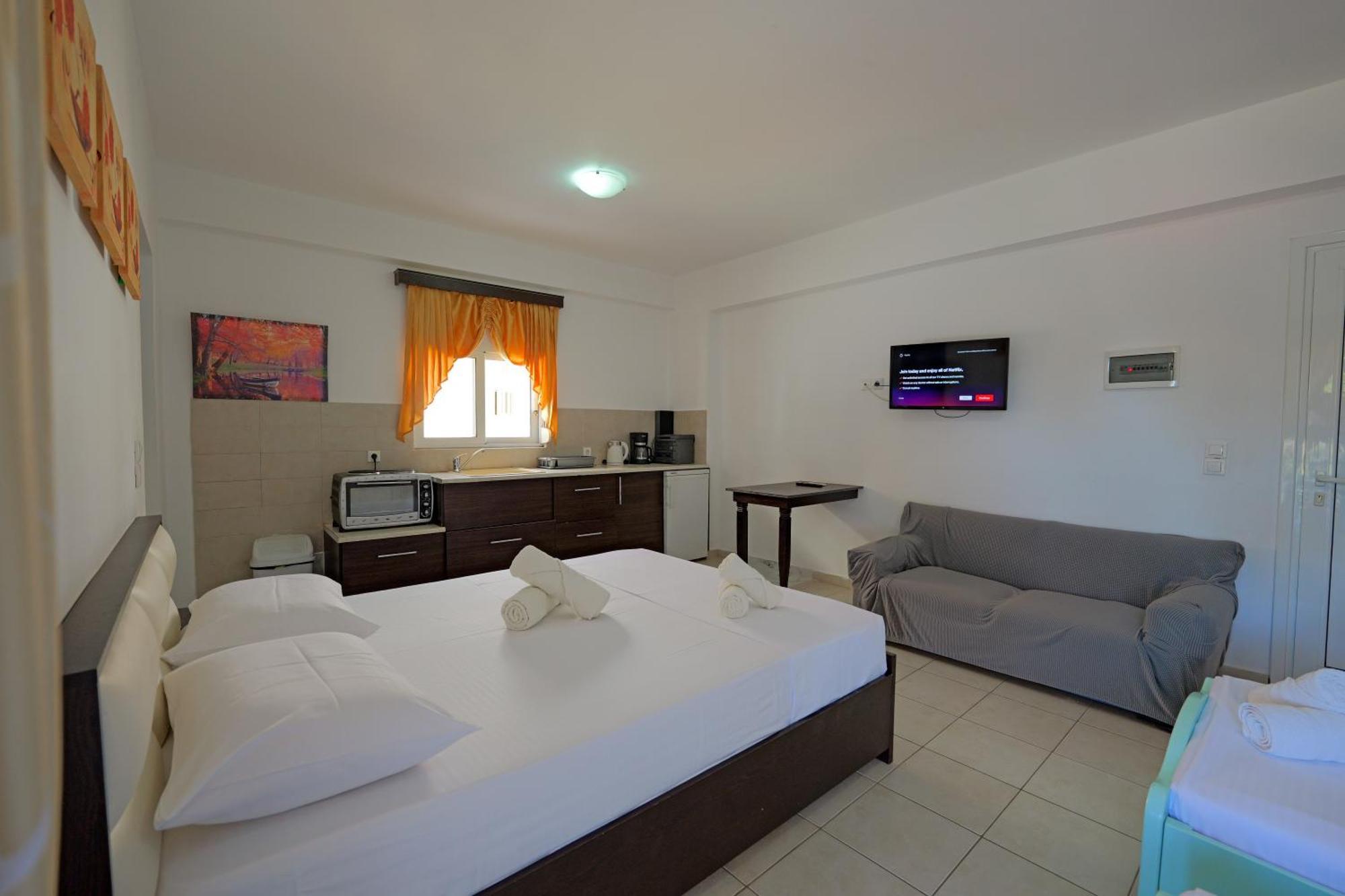 Livia'S Guesthouse Ksamil Bagian luar foto