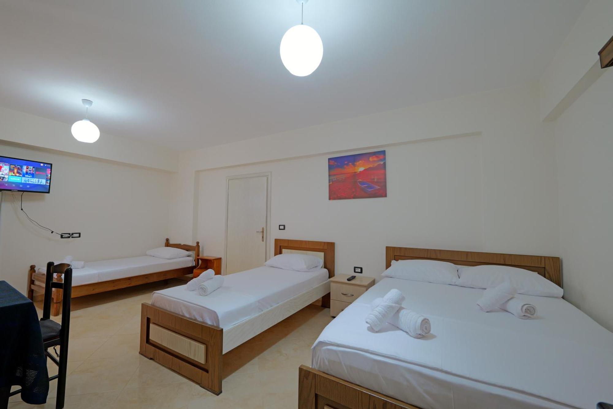 Livia'S Guesthouse Ksamil Bagian luar foto