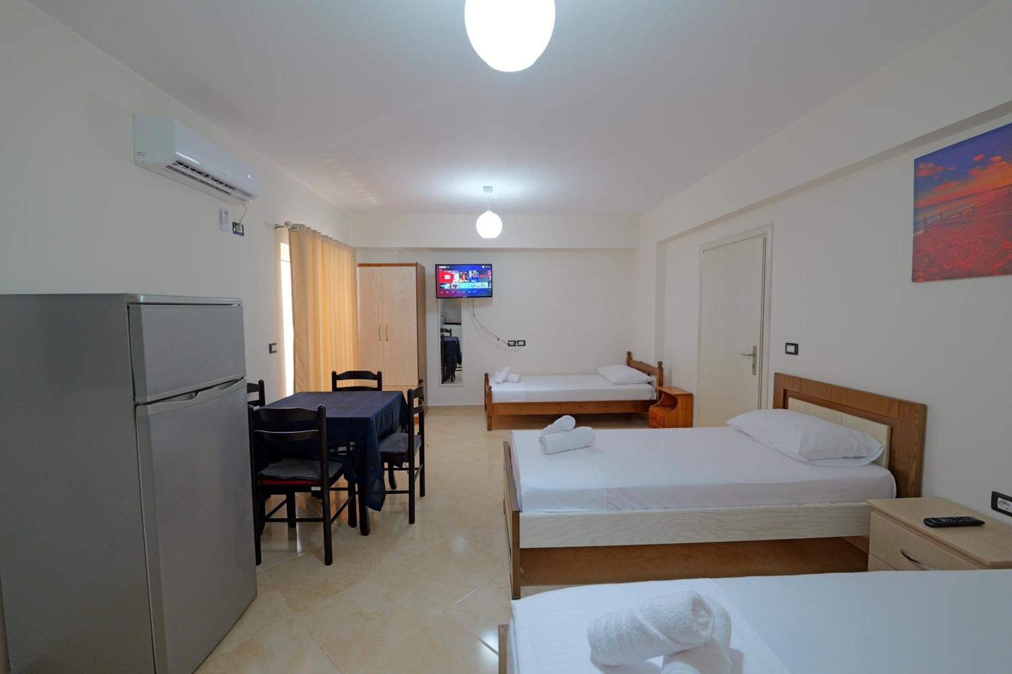 Livia'S Guesthouse Ksamil Bagian luar foto