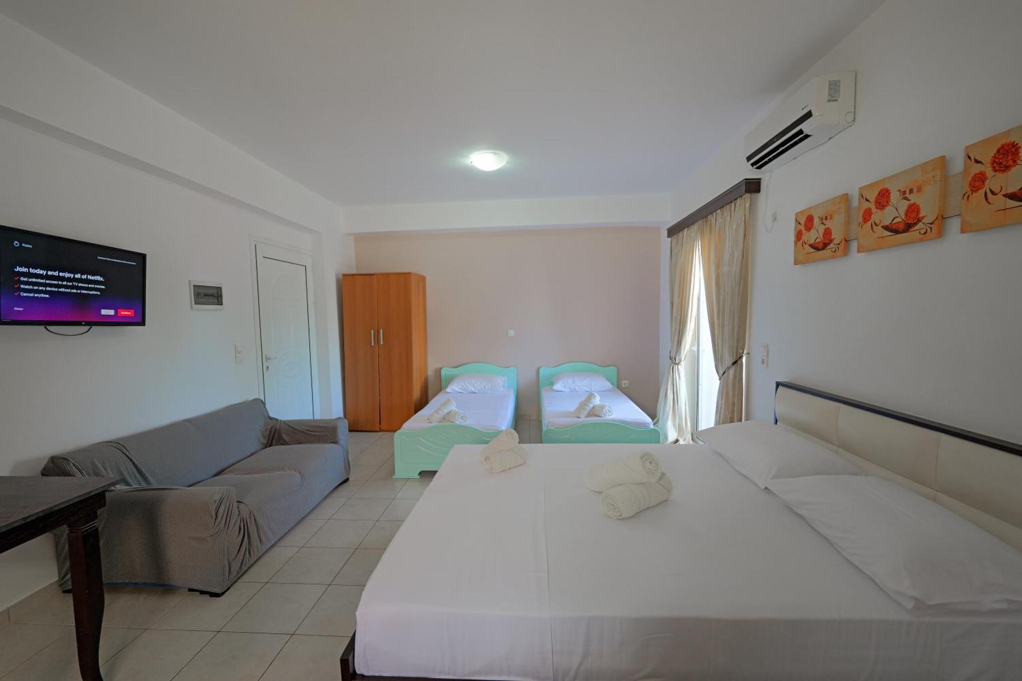 Livia'S Guesthouse Ksamil Bagian luar foto