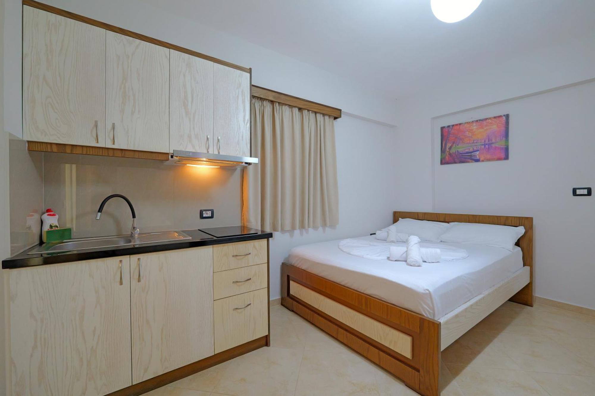 Livia'S Guesthouse Ksamil Bagian luar foto