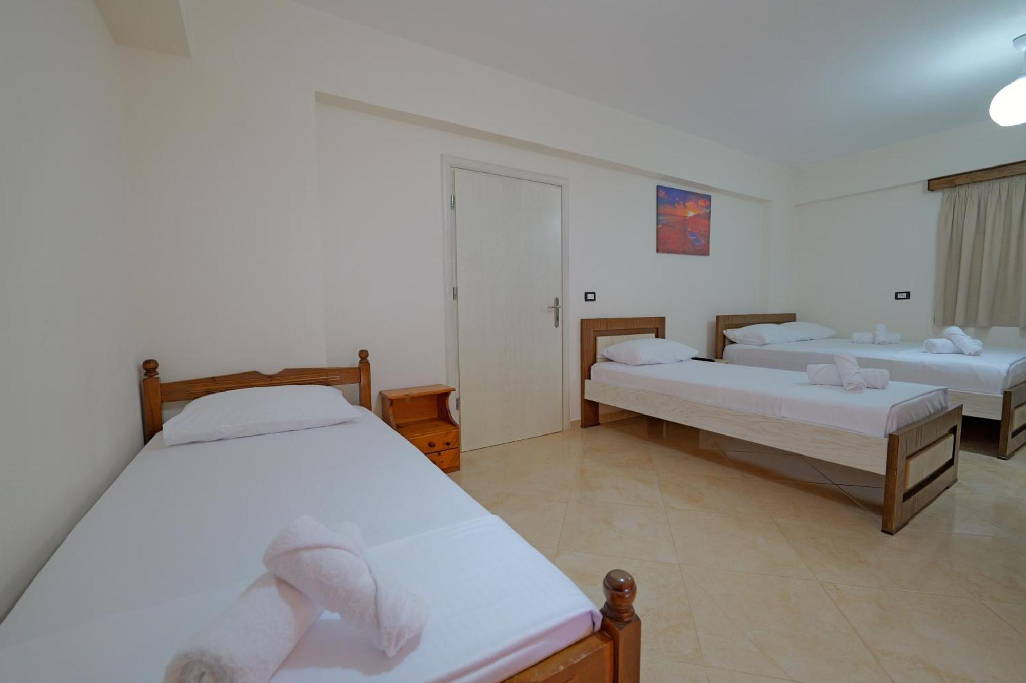 Livia'S Guesthouse Ksamil Bagian luar foto