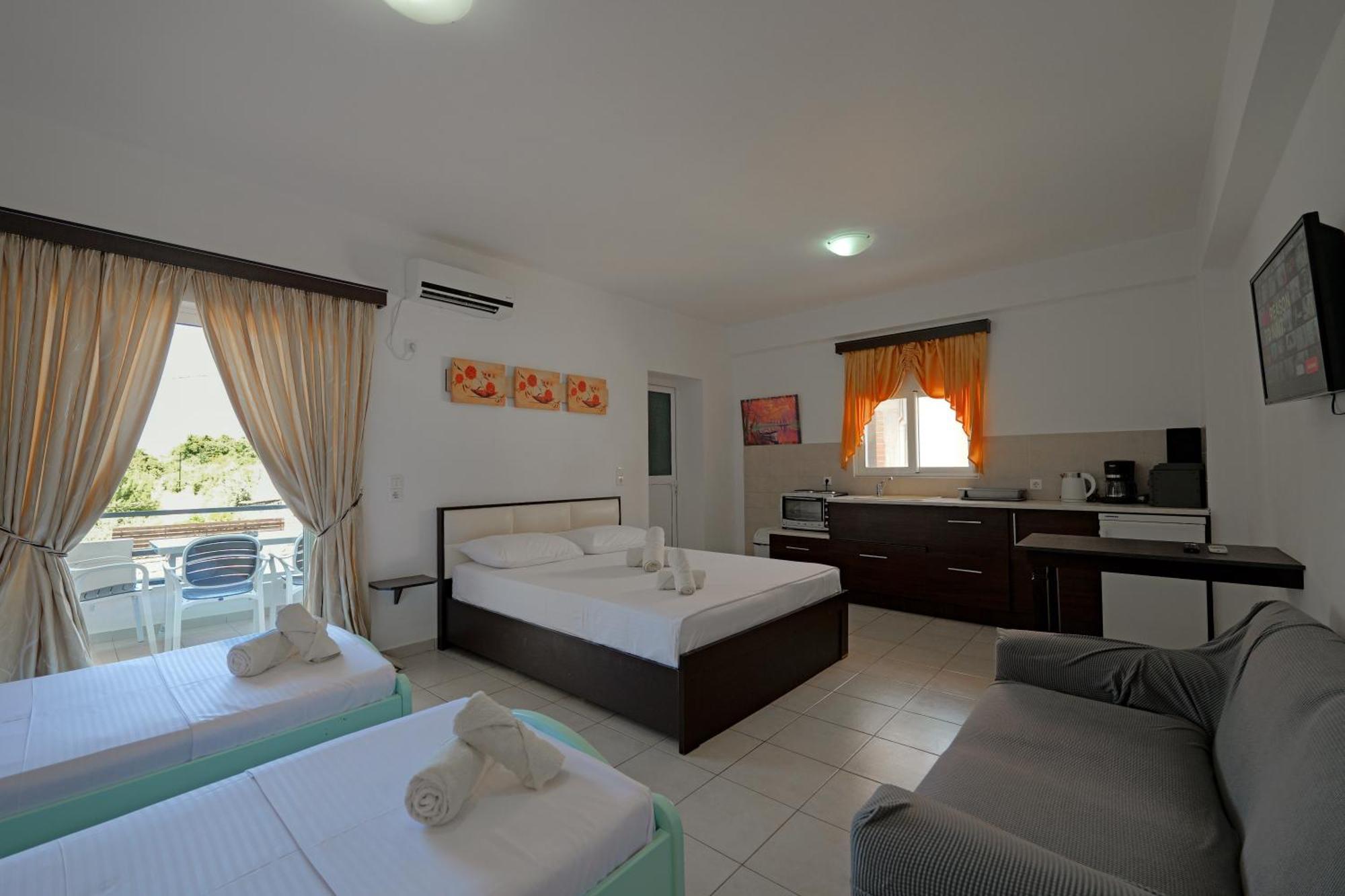Livia'S Guesthouse Ksamil Bagian luar foto