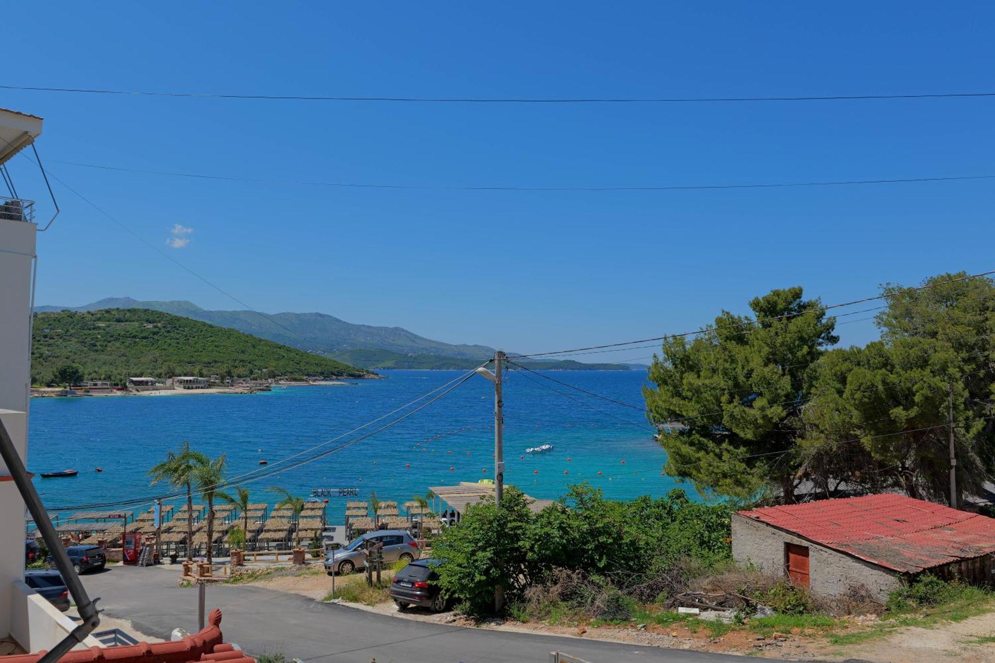 Livia'S Guesthouse Ksamil Bagian luar foto