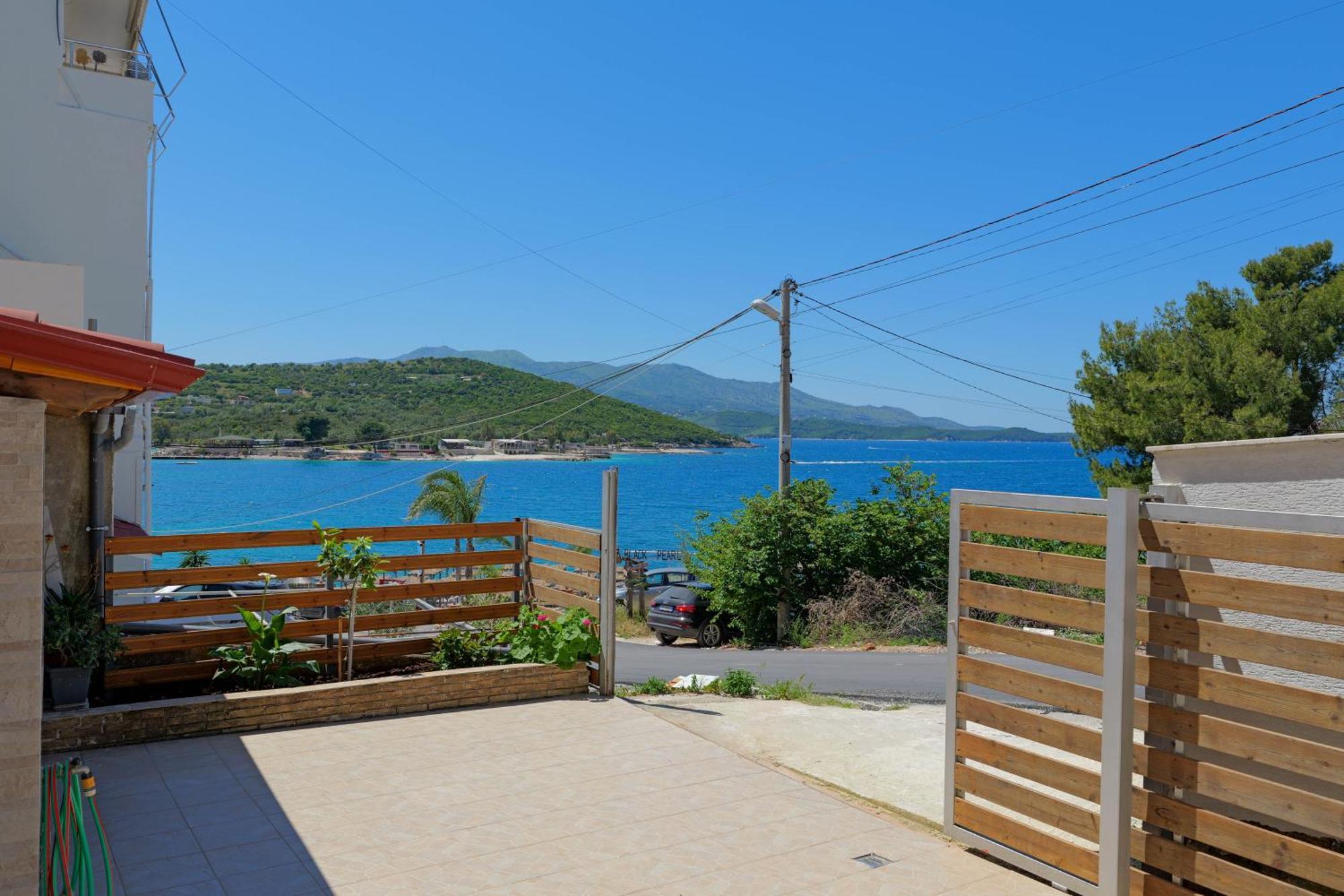 Livia'S Guesthouse Ksamil Bagian luar foto