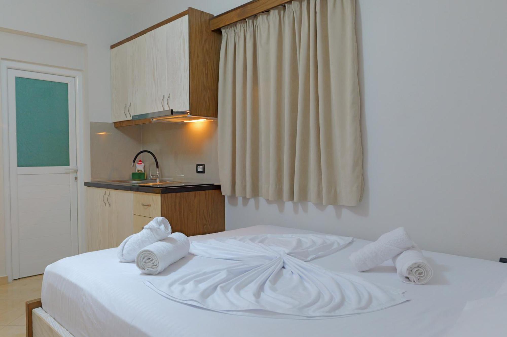 Livia'S Guesthouse Ksamil Bagian luar foto