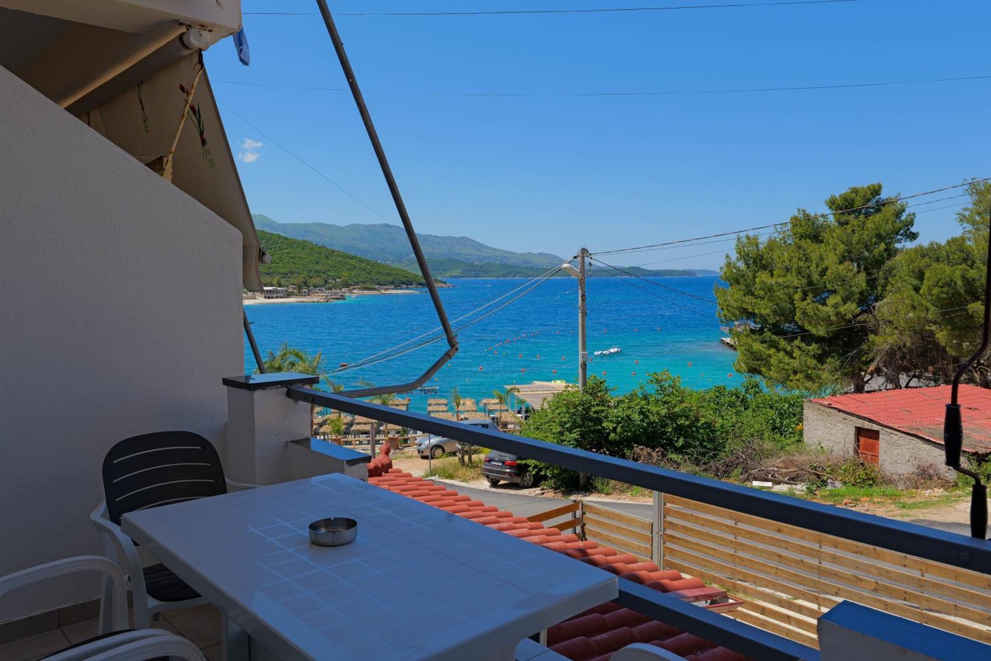 Livia'S Guesthouse Ksamil Bagian luar foto